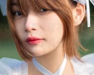 梨瑾瑾在体操服里，可不光是姿态无圣光，还多了几分姿色
