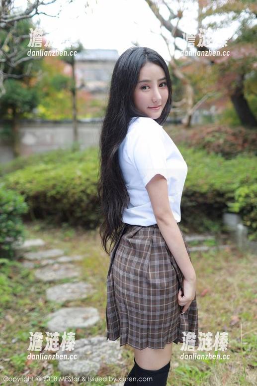 模范学院 - 美术风格的蓝夏Akasha写真，白色勾勒出一种模糊的思念