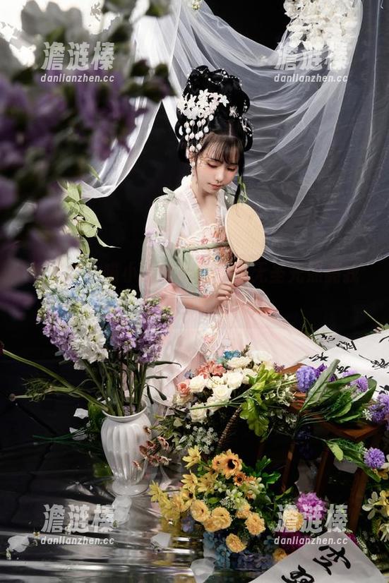 爆机少女喵小吉 爆机少女喵小吉短裙展示,无圣光照亮我们的图集吗?