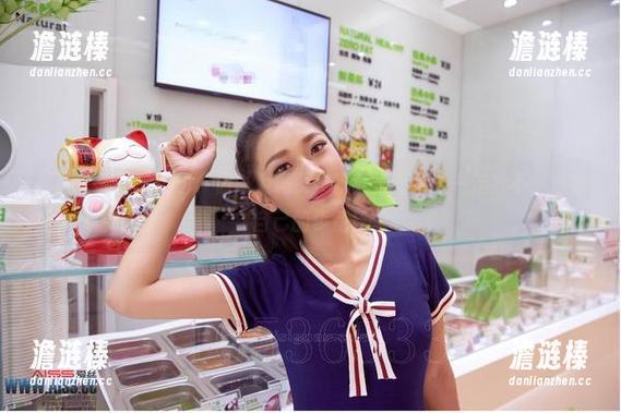 爱丝-索菲 爱丝 - 索菲的图包,你以为码头穿行就是简单走一走?不,她有自己的步伐!