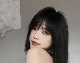 微密圈 – 黄黑配上线!琳铛铛的写真里,黄色战袍真的是夺命啊。