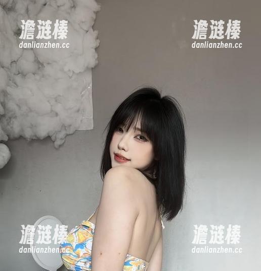 微密圈 - 黄黑配上线！琳铛铛的写真里，黄色战袍真的是夺命啊。