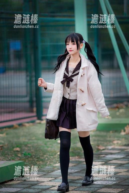 看神乐坂真冬如何用水手服给冬天加点料，图册不来一份？