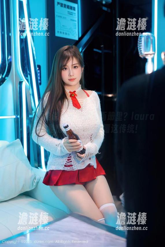 秀人网-laura阿姣 秀人网 - 谁说白丝只能在画册里?laura阿姣的私房图包悄悄颠覆这传统!