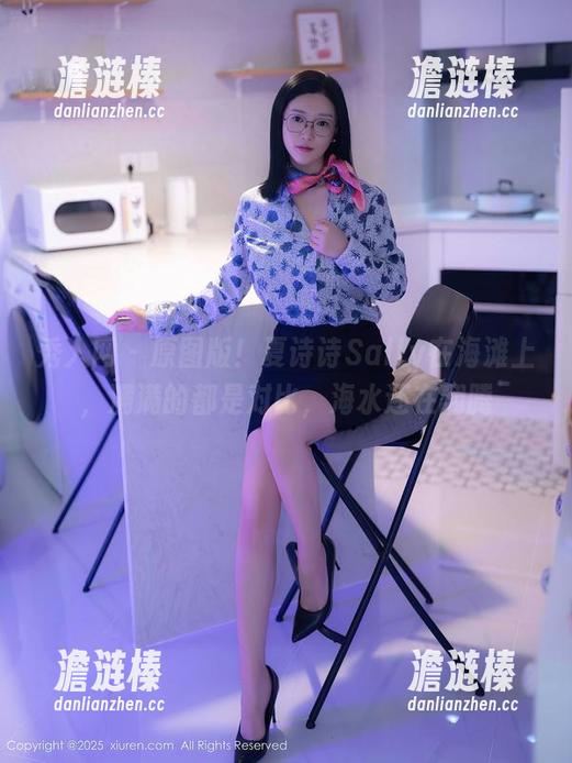 秀人网 - 原图版！夏诗诗Sally在海滩上，满满的都是对比，海水还在翻腾