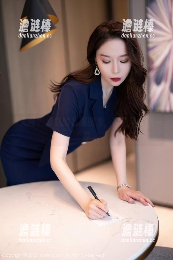 秀人网-奶瓶 秀人网 - 奶瓶的礼服图集,原图带你撩一撩