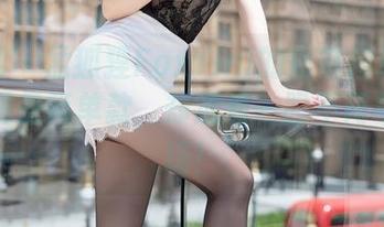 秀人网 – 孟狐狸FoxYini的短裤精选套图,明明是简单款,却透着一股不简单的气场!