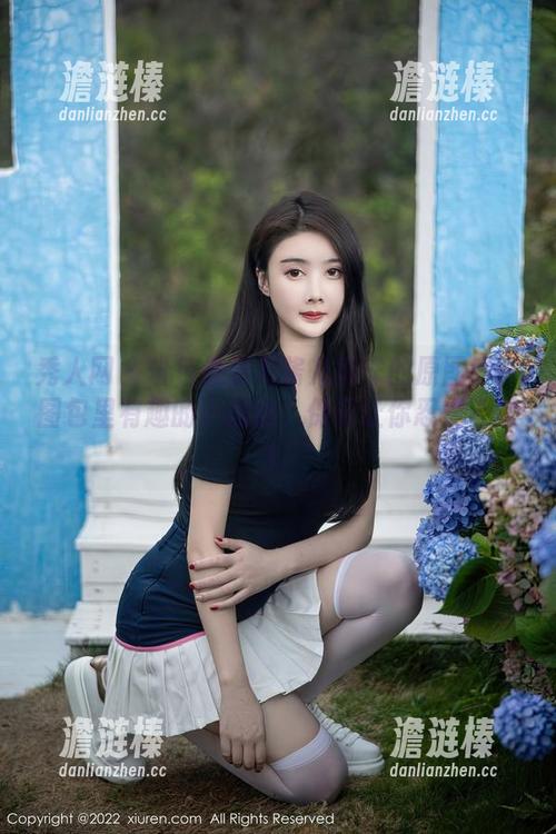 秀人网 - 粉色使者月酱儿镇守的原图——图包里有趣的小插曲，保证让你忍俊不禁！
