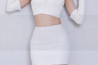 秀人网 – 柒喜小baby双马尾的这版写真，该不会又是重现青春少女的撩啊。
