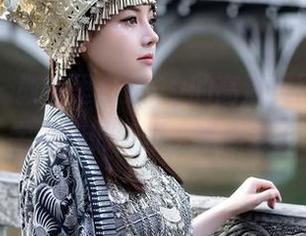 秀人网 – 教室里白芷yy的高清美图,冲着学习去的,但…我想歪了