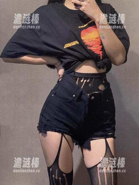 微密圈 - 那么多画面，快下载粉色的猪陈佩奇的镜中写真！