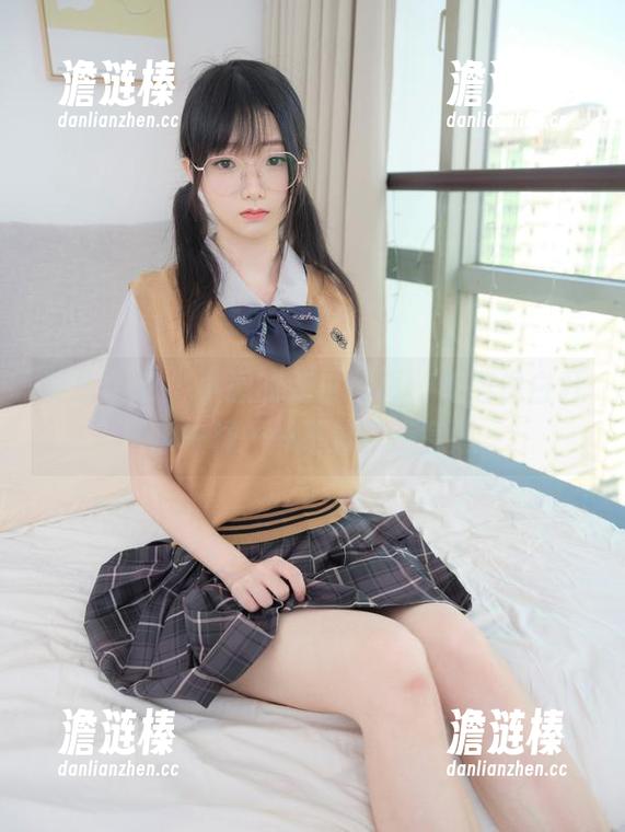 紧急企划-小恩 紧急企划 - 小恩的纯白写真,纯得像白开水一样……不过有点意思