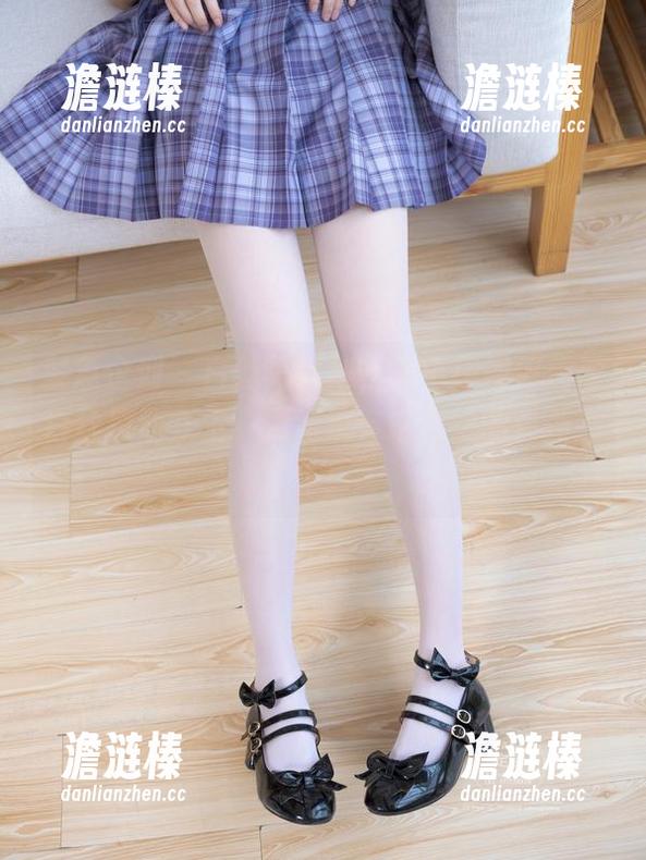 紧急企划-小恩 紧急企划 - 白丝写真集,看小恩如何用厚白丝撩动众生,更何况,这是她的最新杰作!