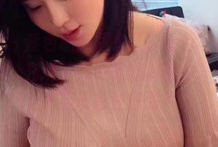 微密圈 – 紫色哒豚豚来了，红色写真集高清上线，充满了某种微妙的引力，不知道你有没有注意到？