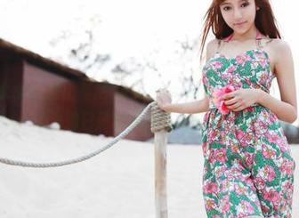 美媛馆 – 水水er的比基尼assignment：写真里有不怎么运动的海滩日子和些许不成熟的自嘲。