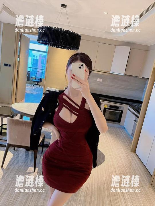 脸红Dearie 微密圈 - 脸红Dearie的私拍瞬间:灯红酒绿,这种色彩之中的小秘密。
