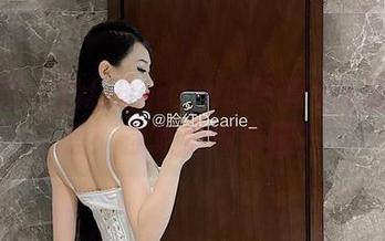 微密圈 – 脸红Dearie的写真v.s.我的网盘：你更爱哪条腿？