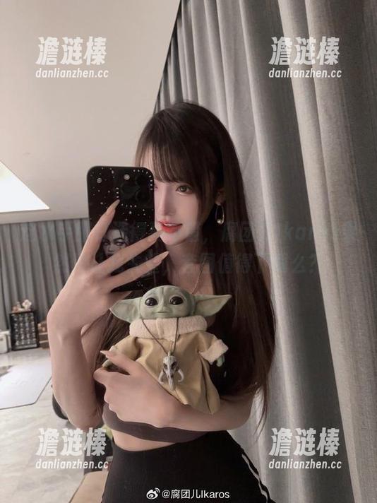腐团儿Ikaros 这水手服打造得真不错,腐团儿Ikaros果然没让我失望,套图值得下载么?