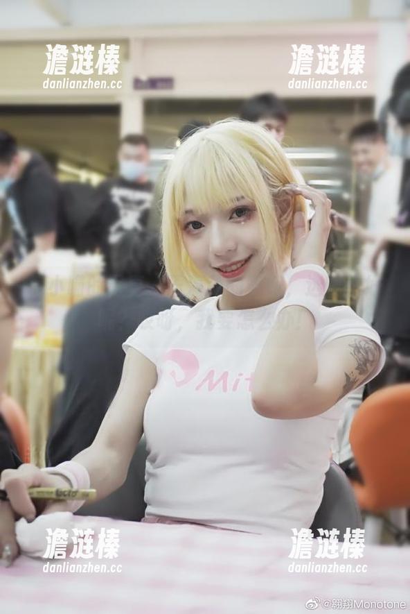 舞小喵的写真，玉藻前的舞娘，选哪张好呢？哎呀，我要怎么办！