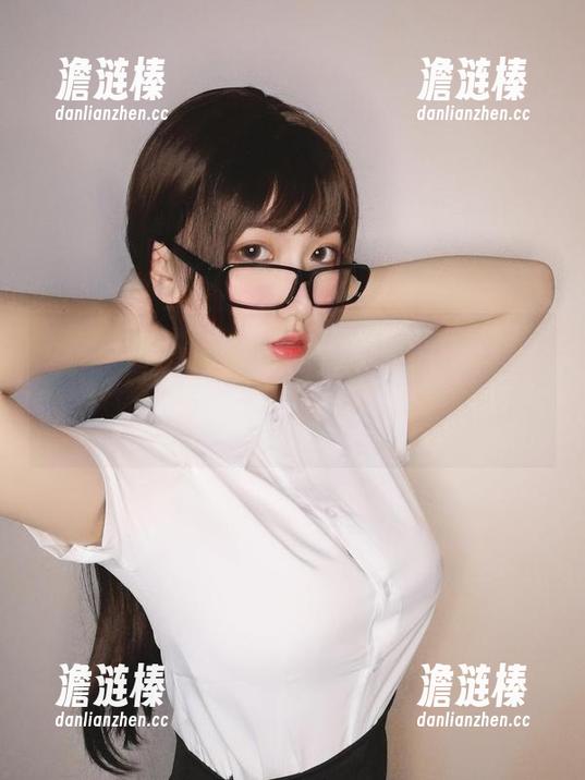 芋圆侑子 芋圆侑子为你拍下了一套甘古特监狱服的监禁风貌,资源居然那么好看,我真的有点受不了!