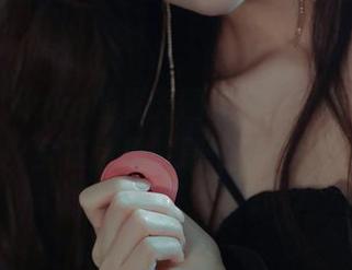 知道苏嫣qvq的夏天图集里藏了什么吗?全在这里,别忙着走!