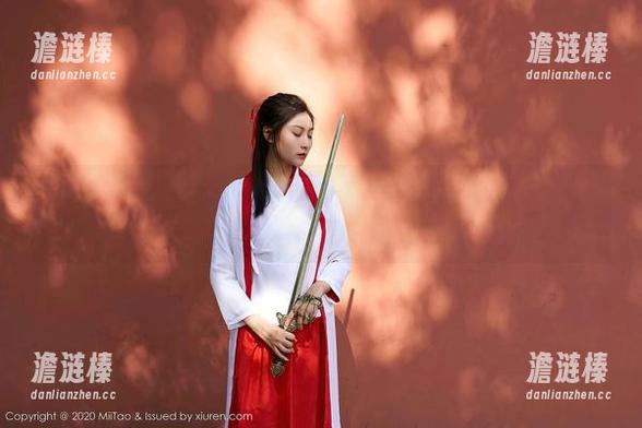 蜜桃社 - 制服是“背景”，木奈奈才是“前景”，今儿的套图更新上演职场与青春的戏码！