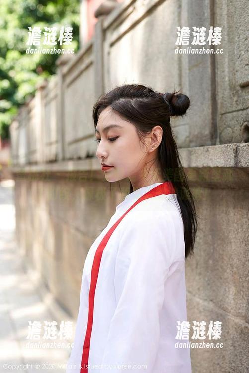 蜜桃社-王静瑶 蜜桃社 - 报告!王静瑶今天美图更新里藏了豹纹,像极了我夏天的沙滩裤!