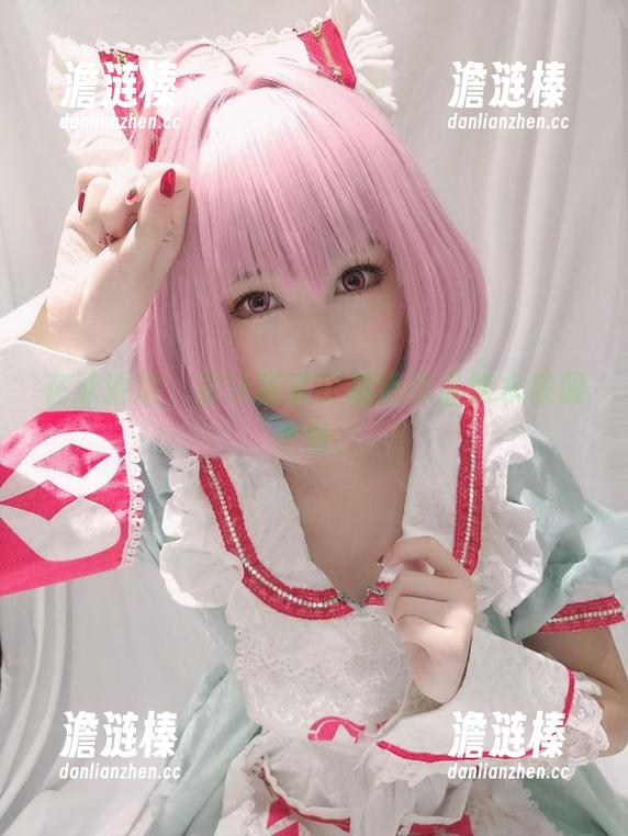 蜜汁猫裘 在泳池边,蜜汁猫裘的精选作品如水珠般光滑。