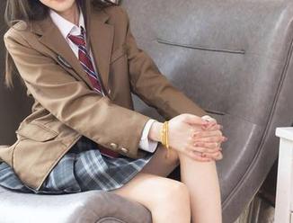 袜啵啵 – 稚予的黑渔网袜写真:好袜子就是要让腿部‘发光’!