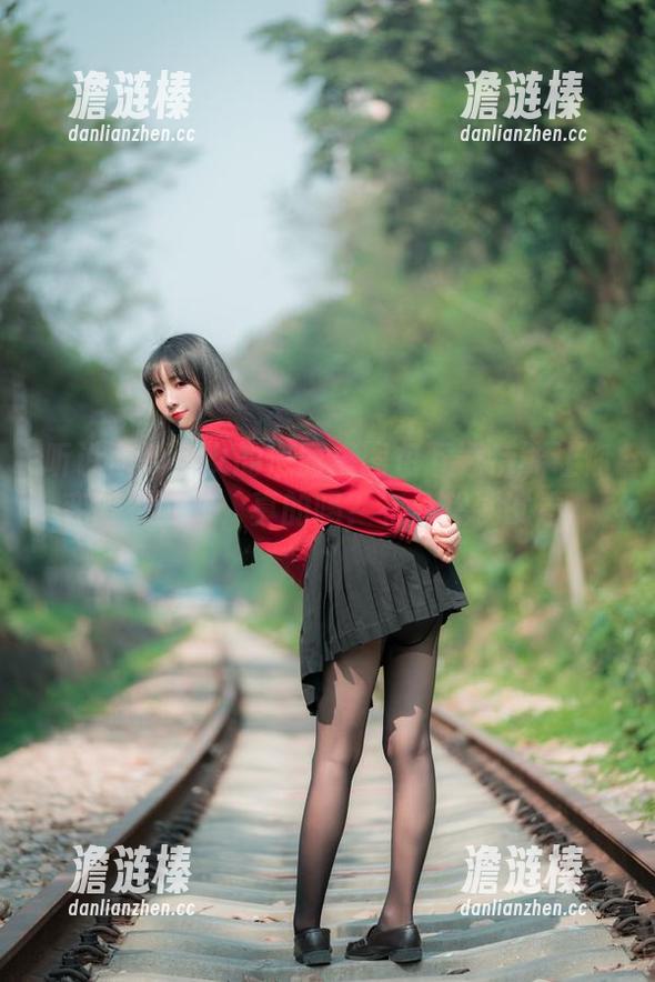 西瓜少女 听说西瓜少女的洛丽塔图包下载后能让你变得更可爱,真的吗?有点想试试看。