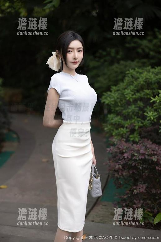 语画界-杨晨晨Yome 语画界 - 在线目击杨晨晨Yome的花嫁写真,不小心沉醉其中,谁说婚纱不可以随便穿?