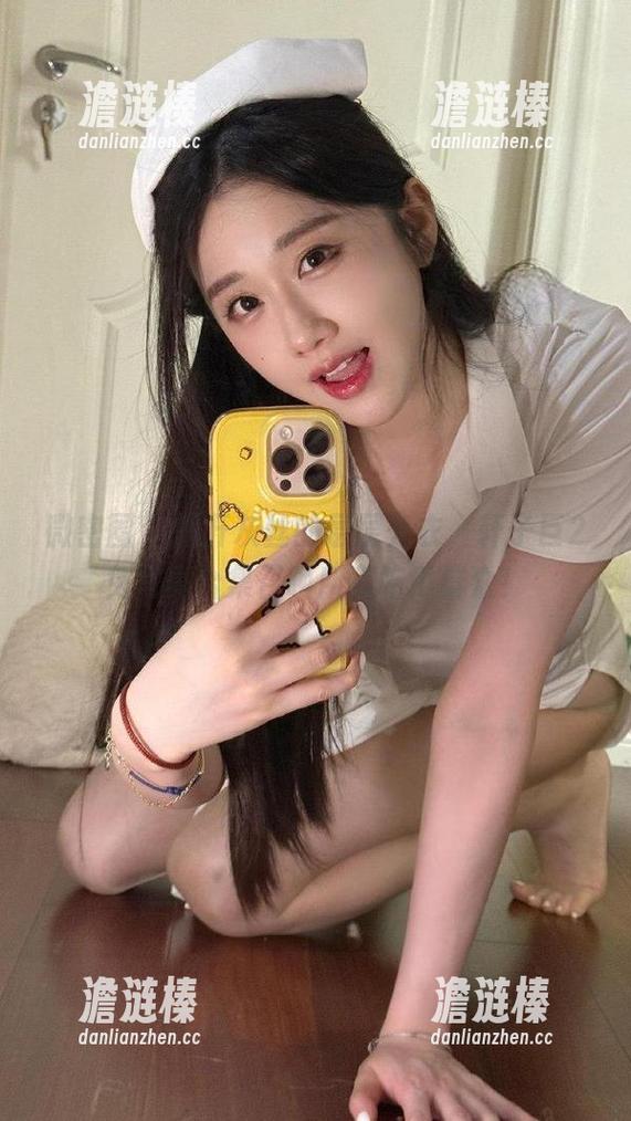 轩子巨2兔 微密圈 - 揭开灰丝的层层外衣,轩子巨2兔写真合集召唤所有吃瓜群众!
