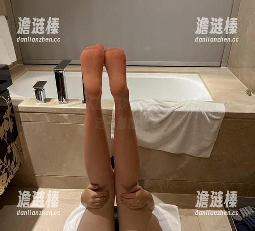 迷人的五姨太 微密圈 - 当迷人的五姨太与渐变丝袜相遇,精选一刻的迷离