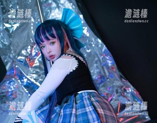 阿寨寨的吊带袜合集，真心觉得袜子也能上演大片。