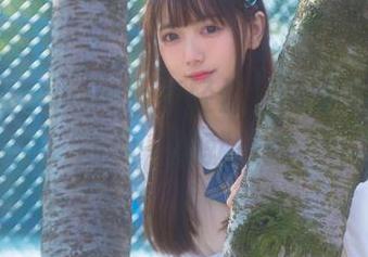 陆卿卿kyokyo脚步轻盈，美脚福利写真，随便一拍就很撩。