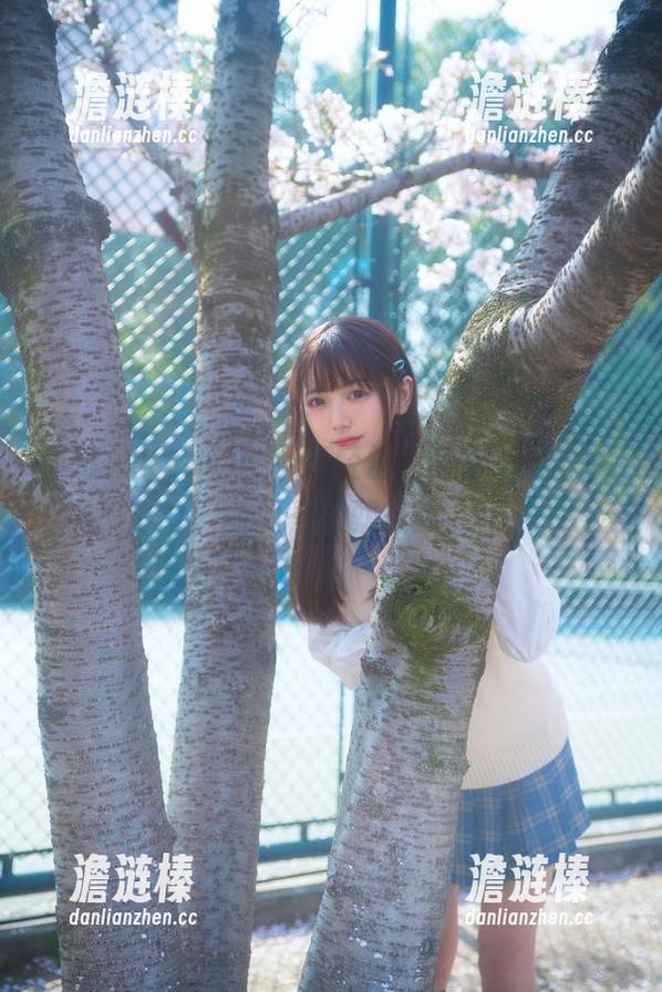陆卿卿kyokyo 陆卿卿kyokyo脚步轻盈,美脚福利写真,随便一拍就很撩。