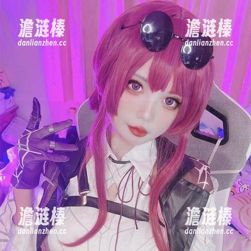 雪猫 看完这些无圣光的美图,雪猫版的秘书造型,仿佛忽然丢下了一切,真是太妙了。