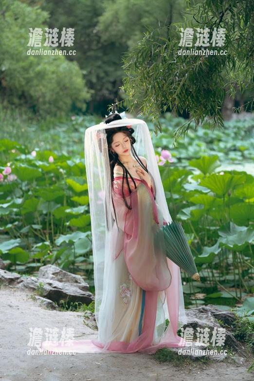 雯妹不讲道理 当雯妹不讲道理遇到浴缸,美图无处不在,简直忍不住多看几眼!