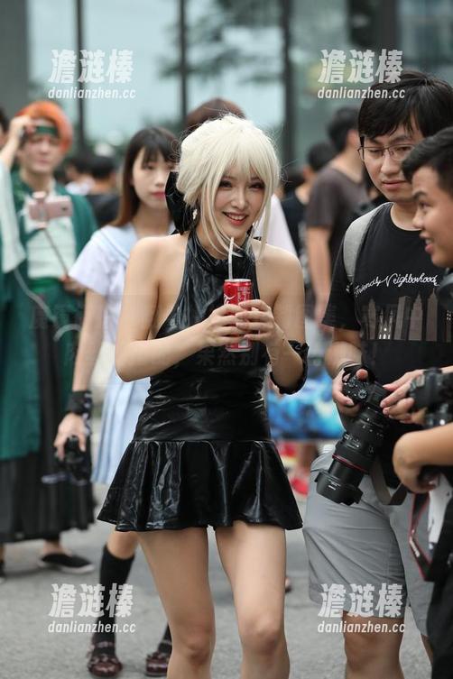 魔镜街拍-婷婷 魔镜街拍 - 翻看婷婷的定制图集,寒风中肉丝的搭配,果然别有一番滋味!