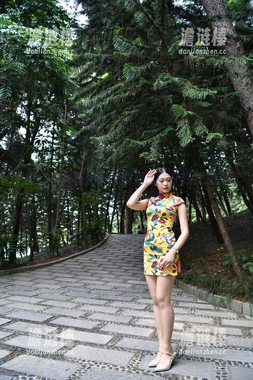 更新！魔镜街拍：谁能想到牛仔热裤加高跟这么有范儿呢？