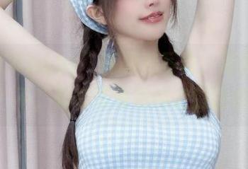 “鹿八岁baby”高跟鞋写真：清新style？不，是高跟堆积的尖锐感哦。