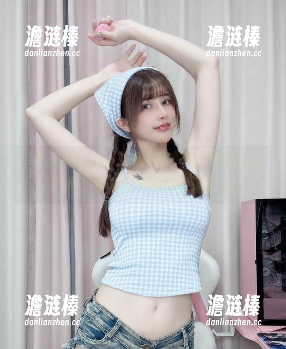 “鹿八岁baby”高跟鞋写真：清新style？不，是高跟堆积的尖锐感哦。