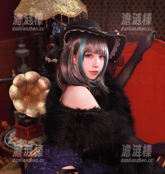 黑白御猫的新图集：那泳池里的猫咪可比我还会游！